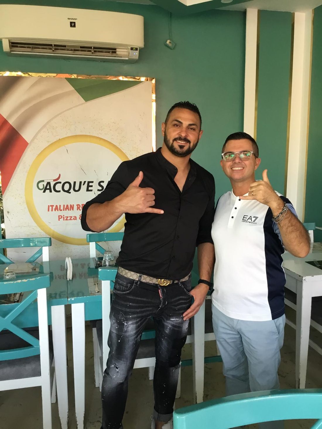 Alessandro Caporale di SharmGusto con Mimmo Il Grande, proprietario di Acqua e Sale